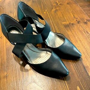 Life stride comfortable back pumps